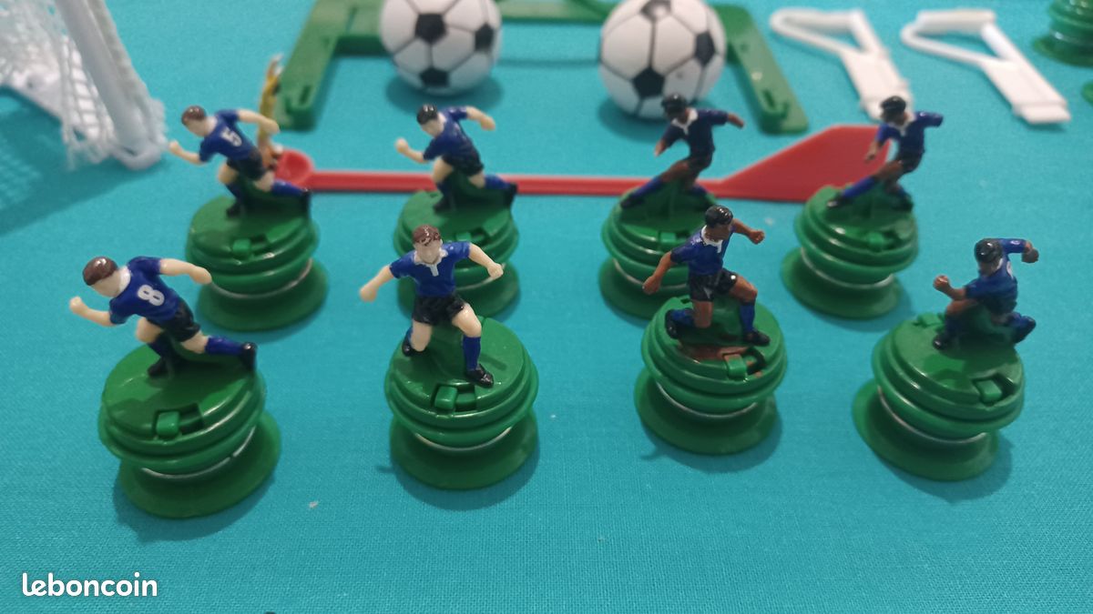 Lot De 8 Figurines Vintage Subbuteo – Joueurs De Foot Collection