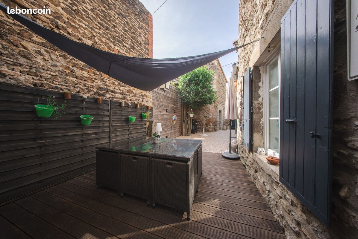 Maison 10 pièces 185 m² · à Neschers · 185 m² · 270 000 €