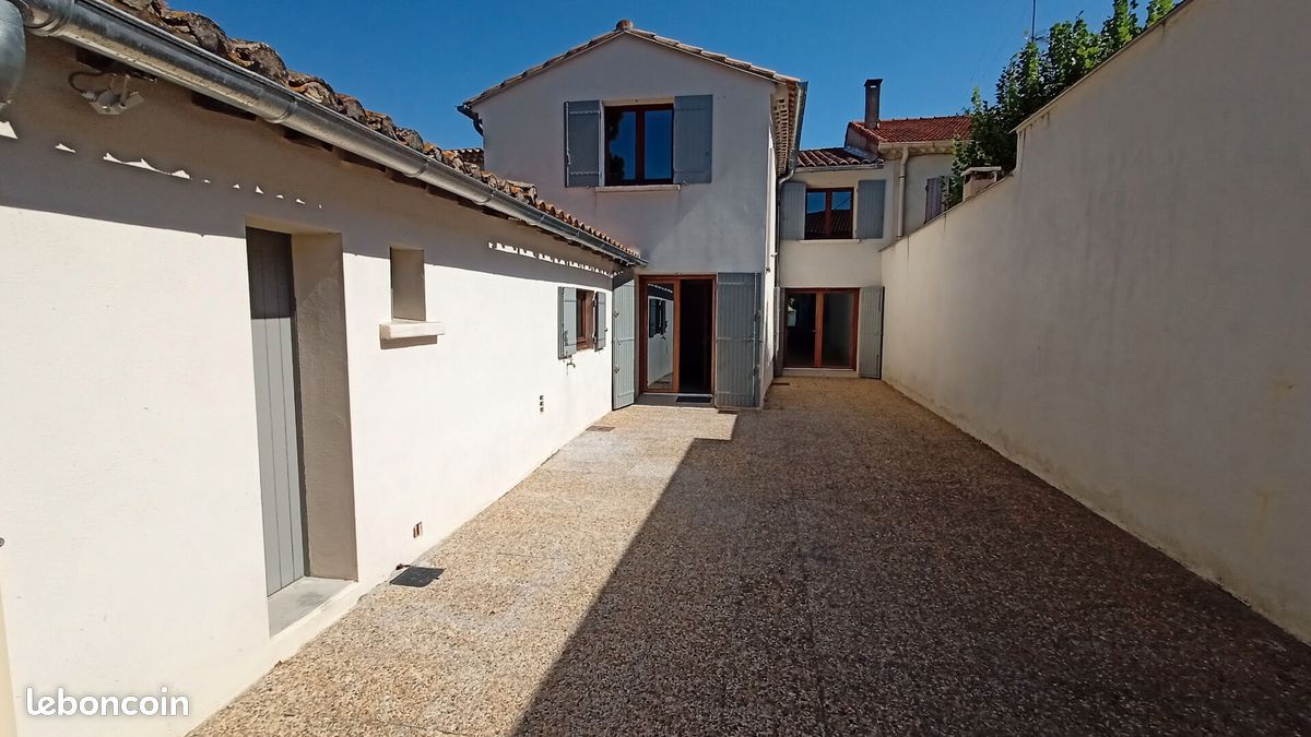 Maison 6 pièces 158 m² · à Eyragues · 158 m² · 1 450 €