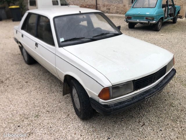 Peugeot 305 (image 1)