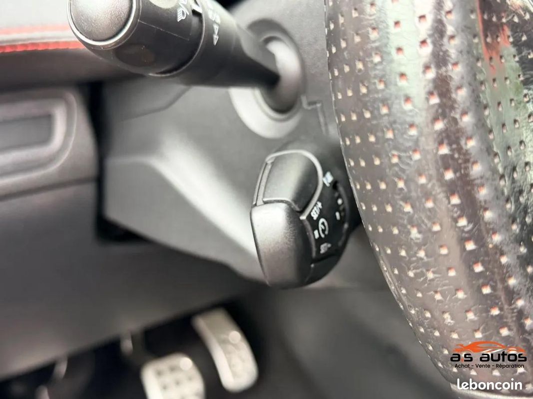 Peugeot 208 1.6 THP 200 GTI / GPS / CUIR / SPORT / (image 23)