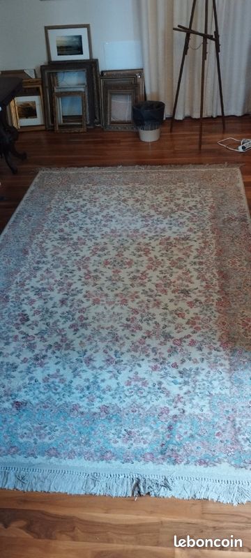 Tapis a fleurs roses avec fond crème (image 1)