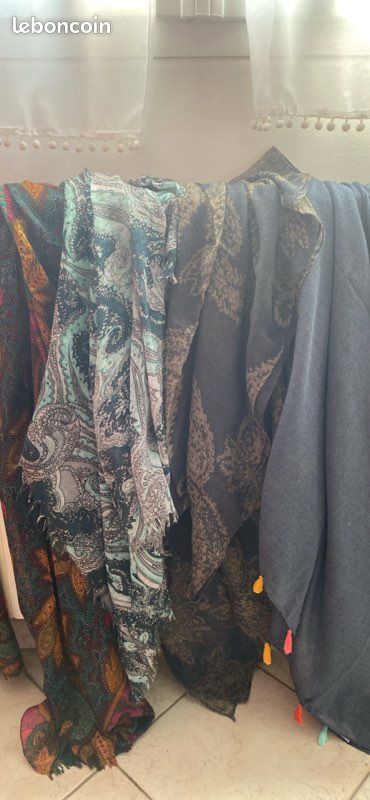 Foulards et écharpes différentes couleurs et dimensions (image 7)