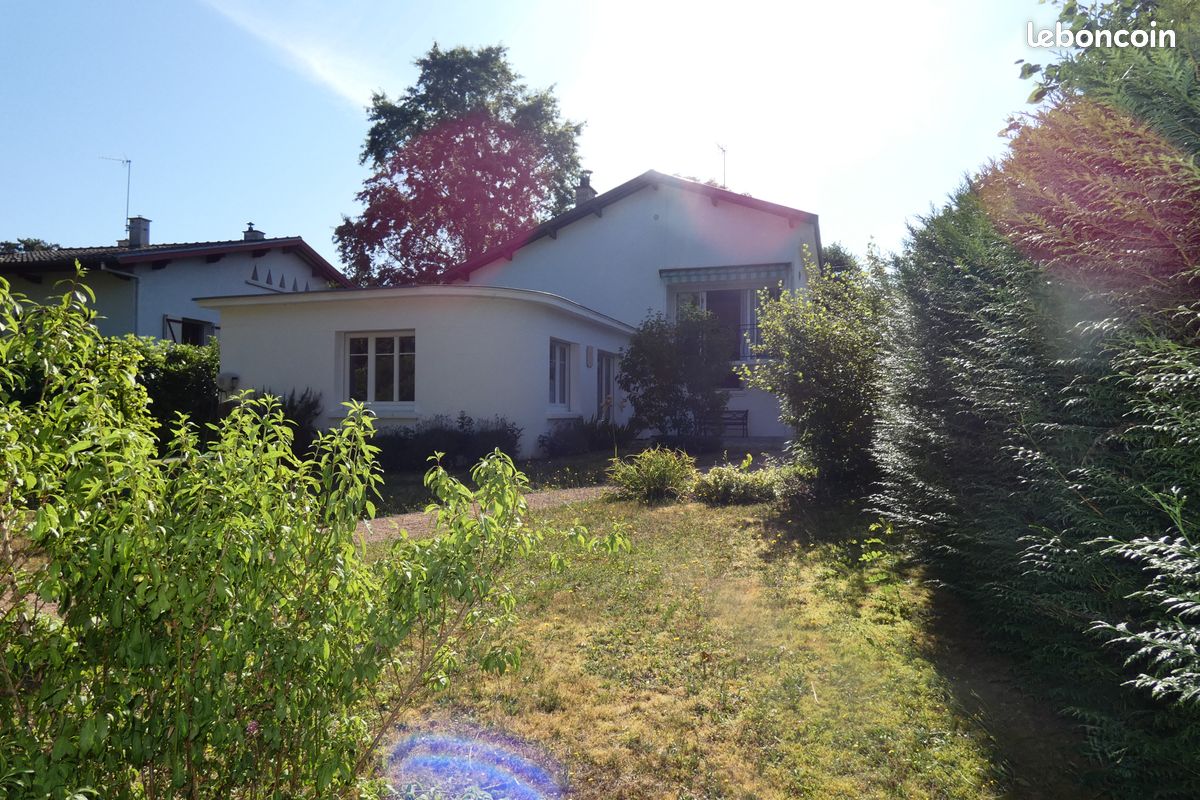 Maison 6 pièces 172 m² · à Néris-les-Bains · 172 m² · 255 000 €