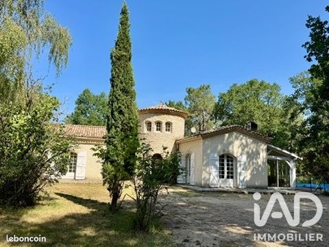 Maison 5 pièces 165 m² · à Ménesplet · 165 m² · 294 500 €