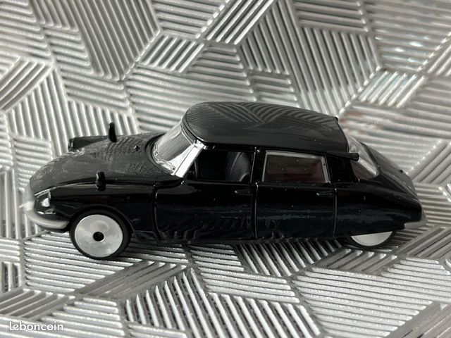 Voiture Citroën DS 19 noir majorette (image 1)
