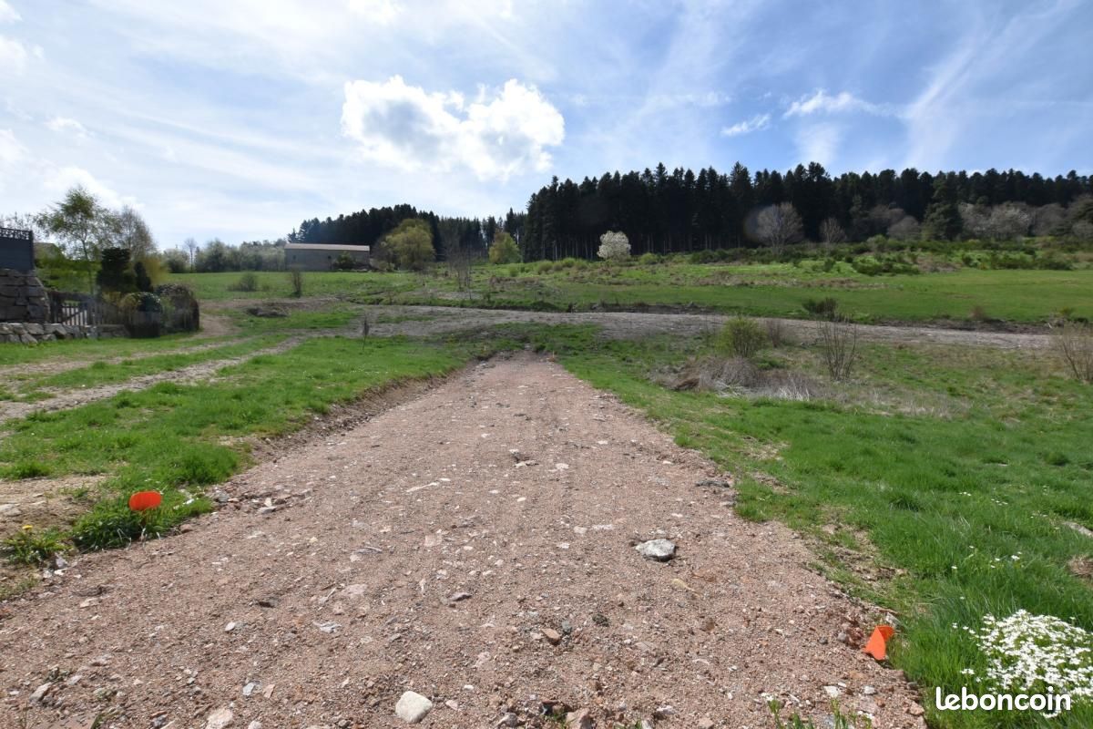 Terrain 1 074 m² Dunieres · à Dunières · 64 500 €