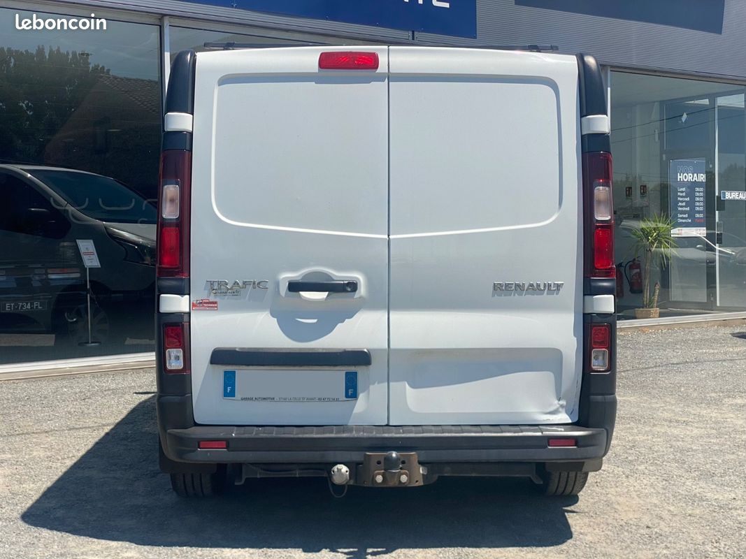 Renault TRAFIC III Fourgon L1H1 1000 1.6 dCi 90 cv / Attelage / 3 places / Air ventilé (image 5)
