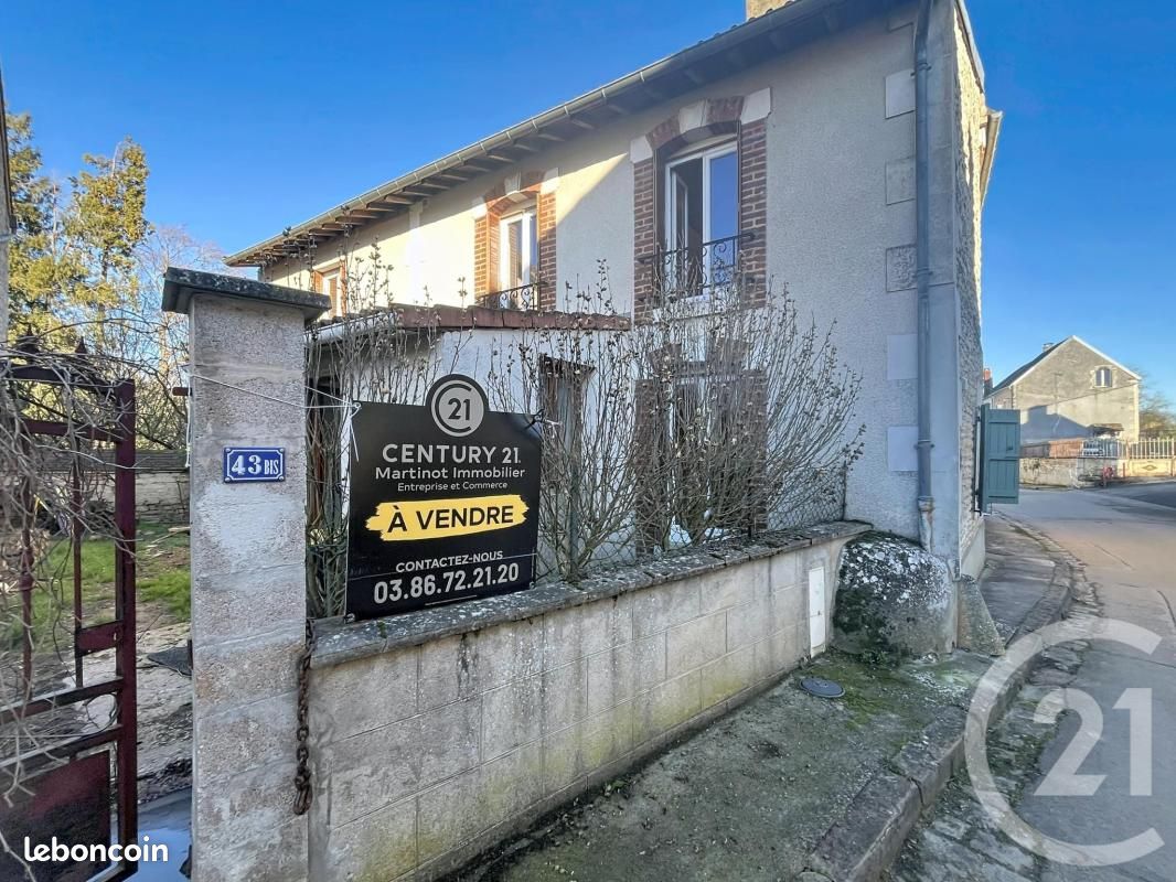 Maison 3 pièces 83 m² · à Migé · 83 m² · 70 000 €