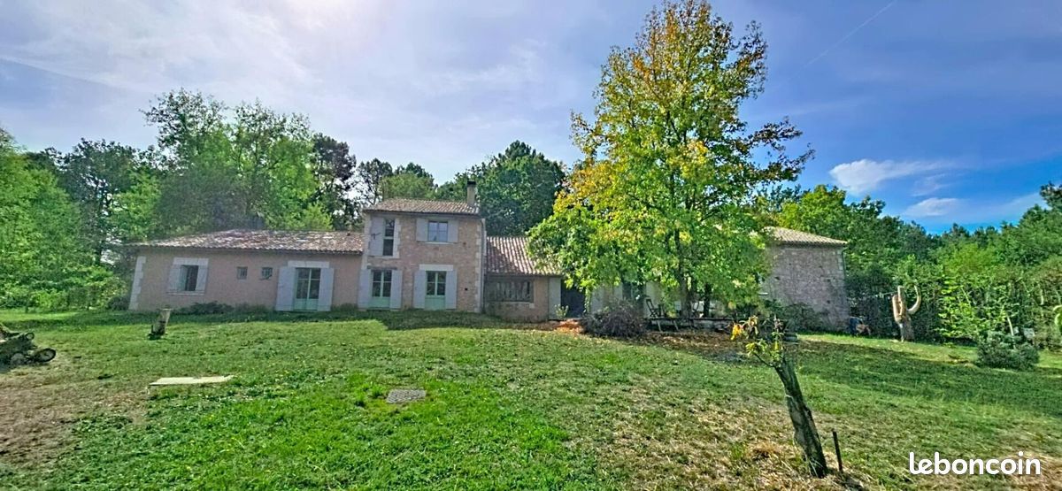 Maison 5 pièces 280 m² · à Saint-Étienne-de-Puycorbier · 280 m² · 399 000 €