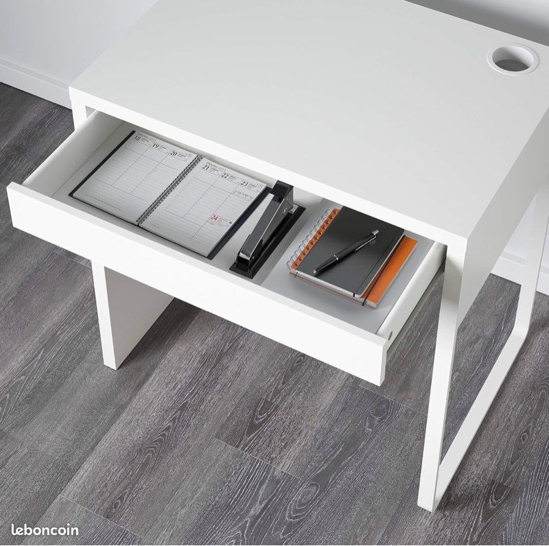Bureau (image 1)