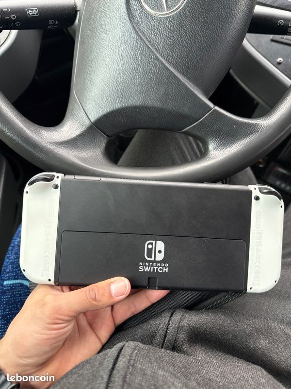 Nintendo switch oled (image 3)
