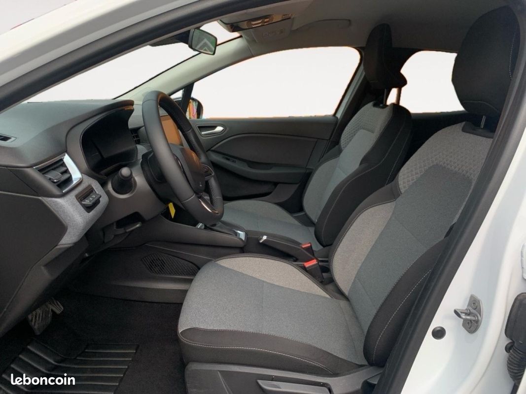 Renault CLIO Evolution CVT (image 9)