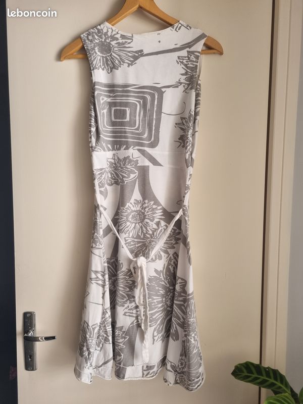 Robe Desigual blanche et grise taille 38 (image 3)