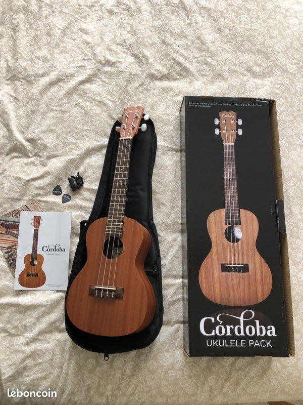Ukulélé Cordoba UP100 Pack Concert Acajou - Complet Avec Accessoires