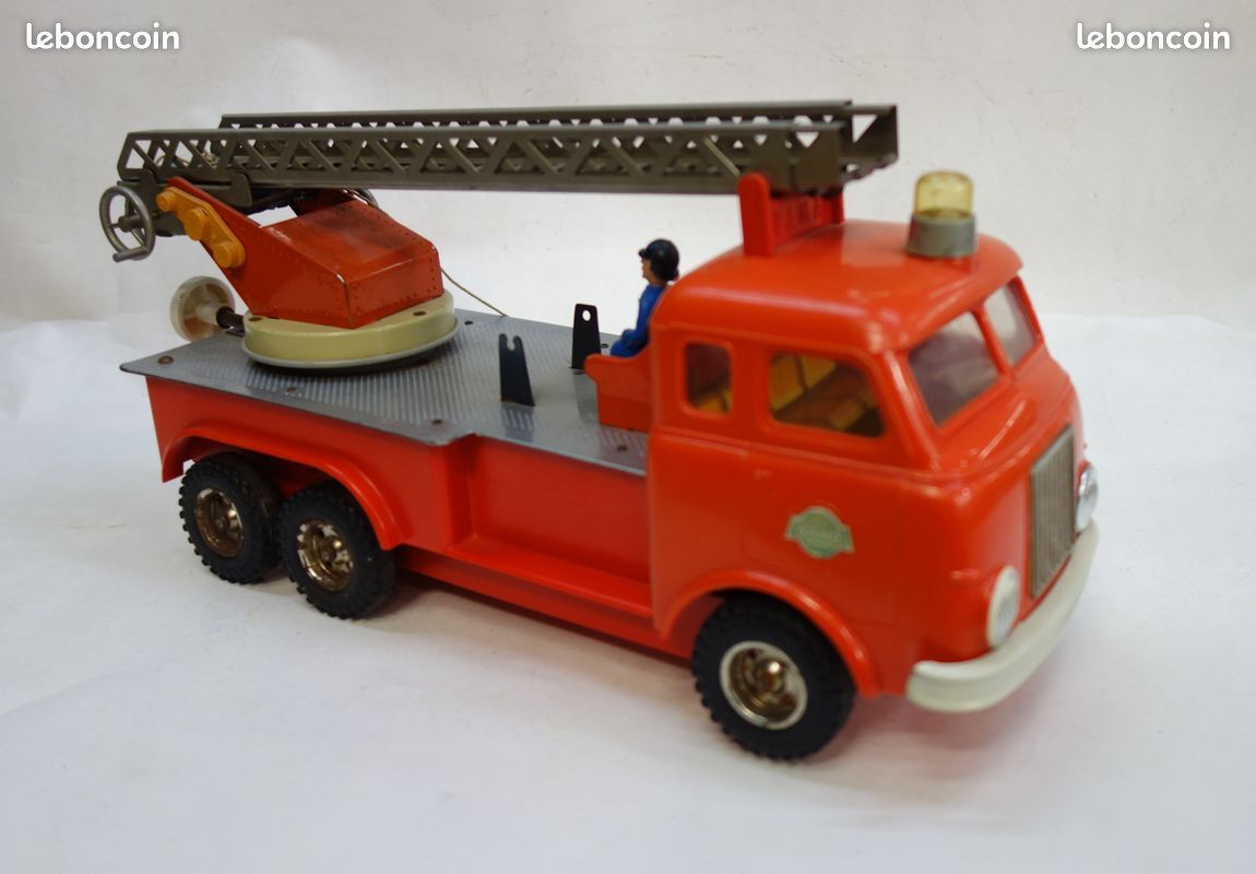 Ancien Camion De Pompiers En Tôle De Marque JOUSTRA - Jouet Vintage, Occasion