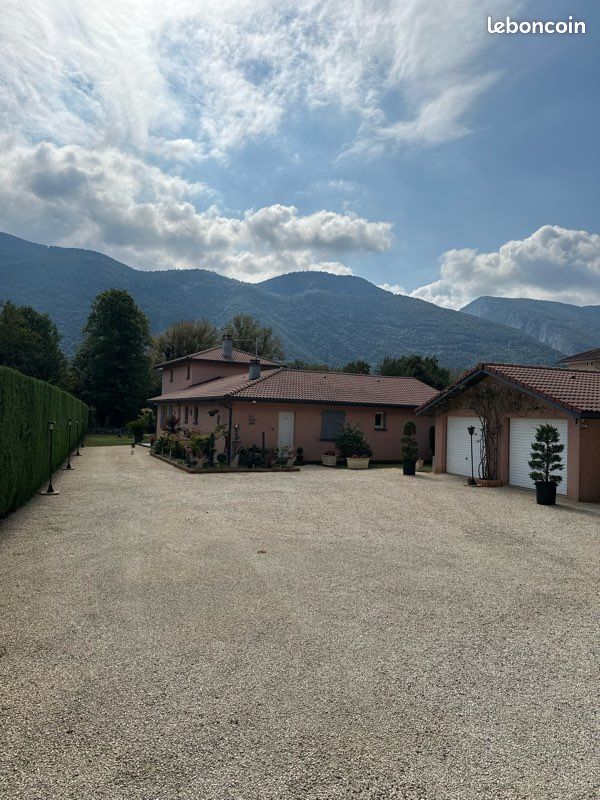 Maison 10 pièces 173 m² · à Vinay · 173 m² · 475 000 €