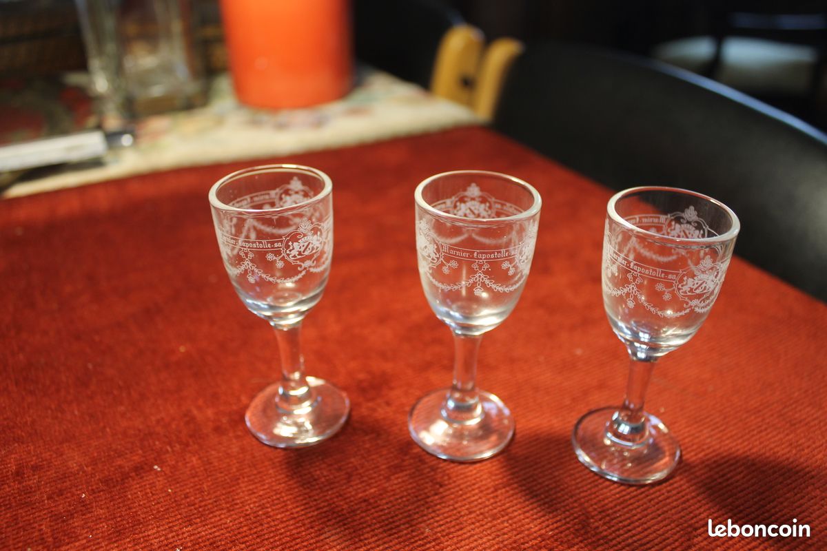 Lot de 3 Ancien petit verre marnier lapostolle en cristal (image 1)
