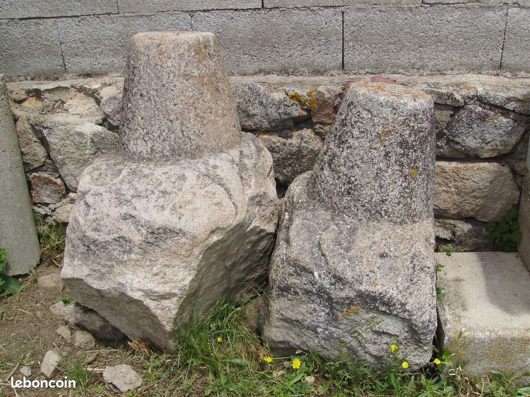 Bornes en pierre (image 1)