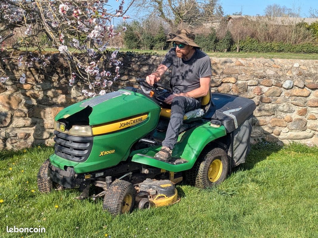 Tondeuse autoportée John Deere x300r Plateau de coupe de 106 cm (image 3)