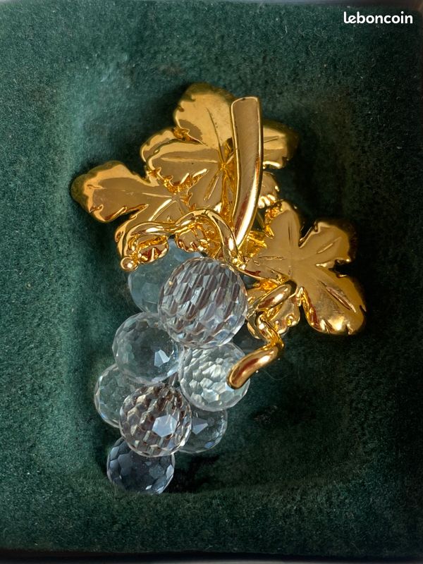 Ancienne grande broche unique grappe de perles prune cristaux bijou