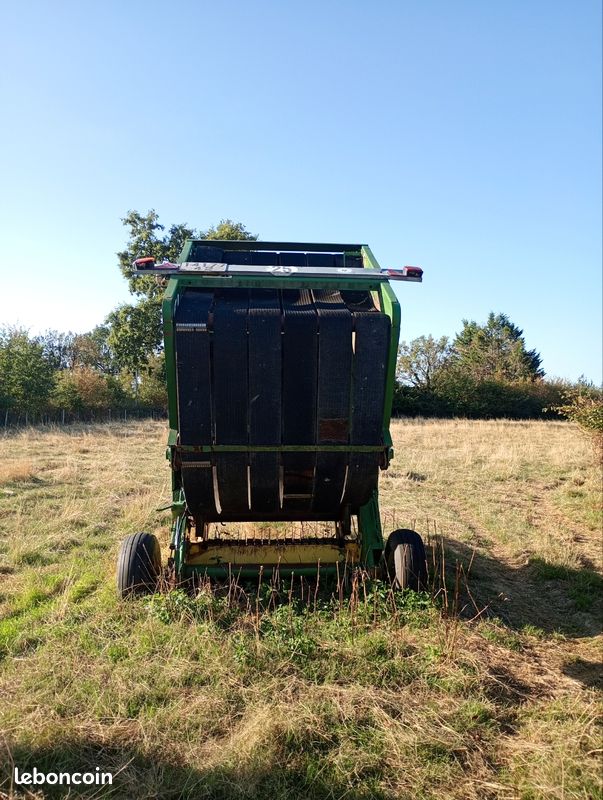Presse John Deere 540 (image 1)