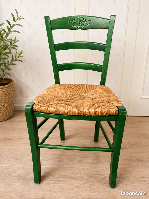Chaise bois et paille (image 1)