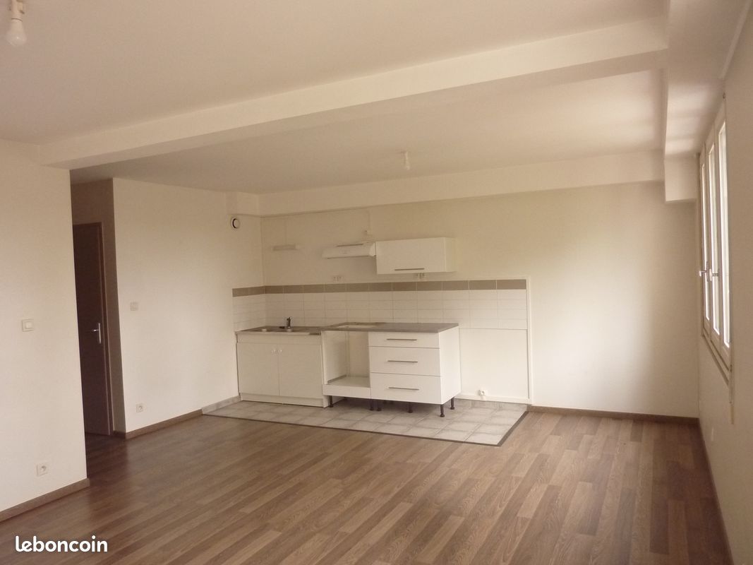 Parking 3 pièces 60 m² · à Nay · 60 m² · 640 €/mois