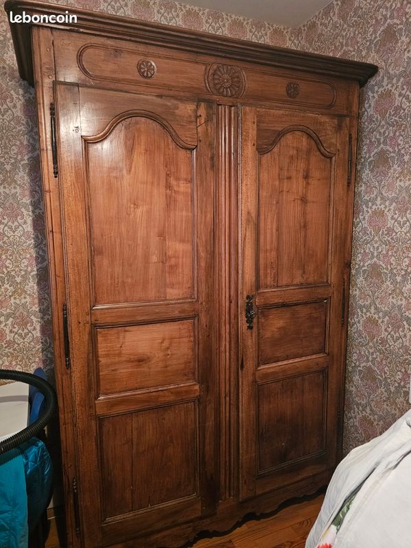 Armoire en noyer (image 1)
