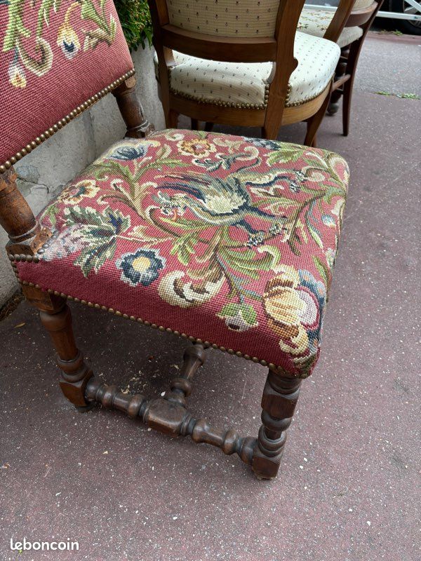 Chaise ancienne en chêne sculpté avec tapisserie décorative style Henri II (image 2)