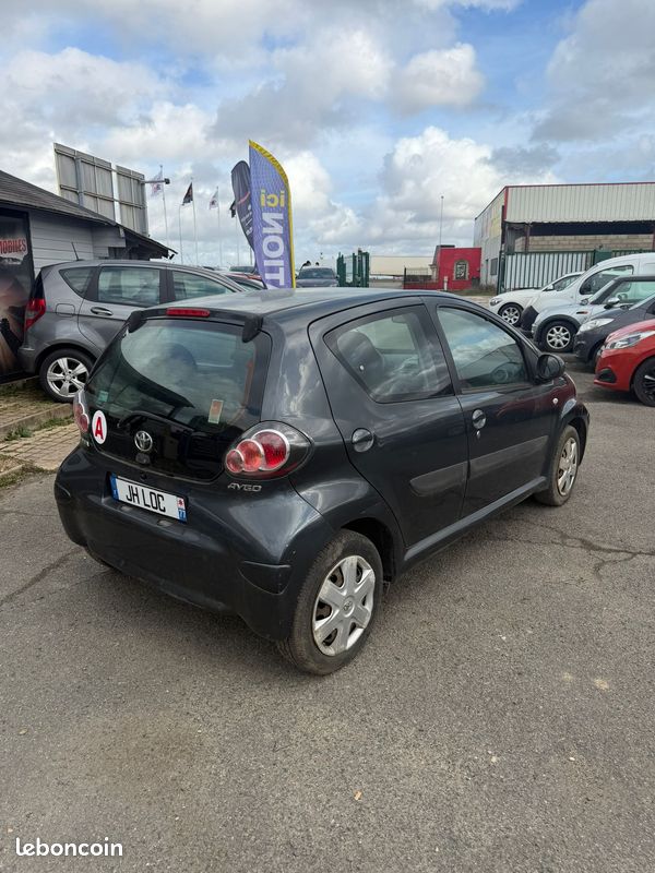 TOYOTA AYGO Essence 2012 (image 3)