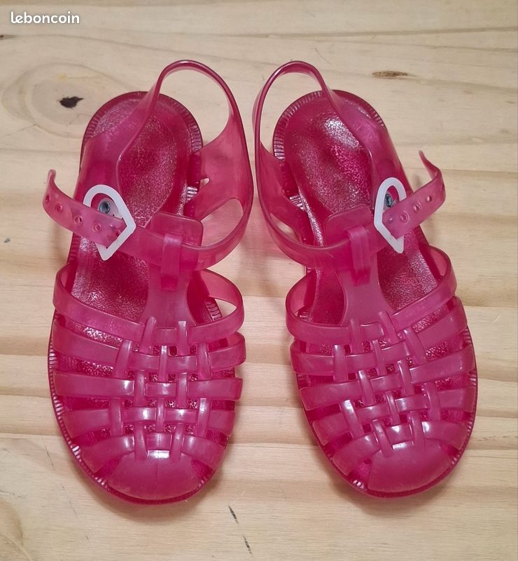 Méduses chaussures aquatiques sandales plastique plage eau piscine