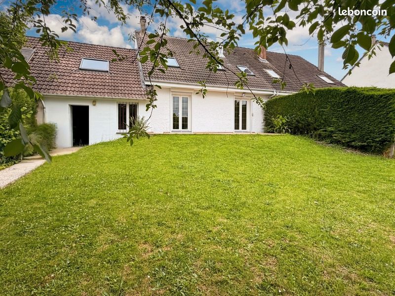 Maison 5 pièces 114 m² · à Houppeville · 114 m² · 290 000 €
