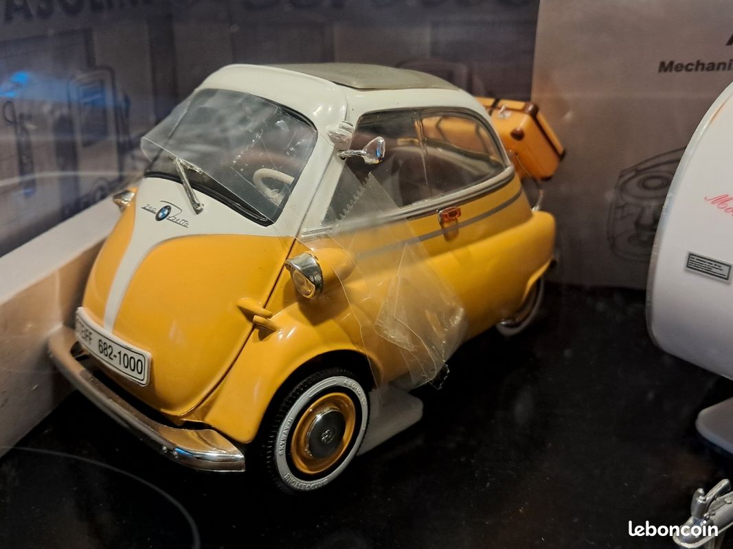 BMW Isetta 250 1/18 Revell 08912 – Vert/marron & Crème – Occasion (défauts)