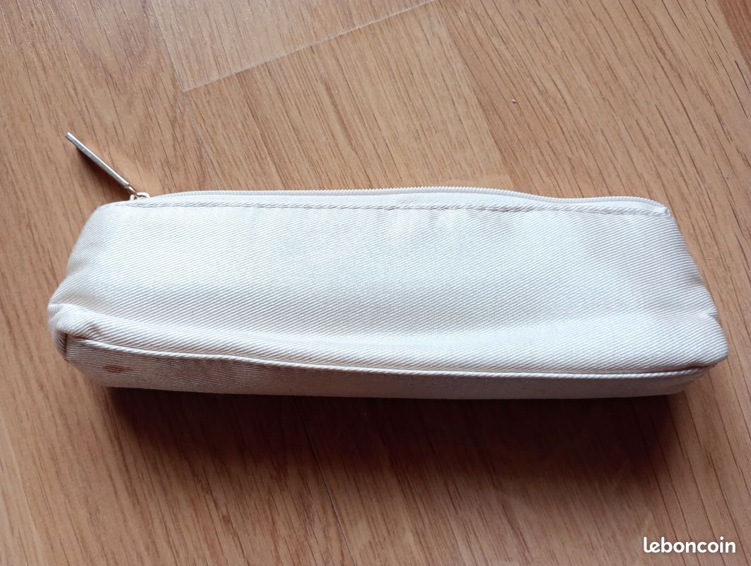 Pochette clarins avec pinceau (image 3)