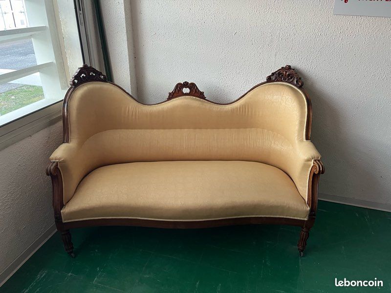 Canapé ancien (image 1)