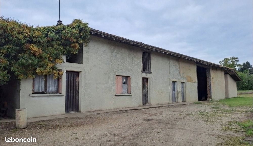 Maison 5 pièces 280 m² · à Polliat · 280 m² · 80 000 €