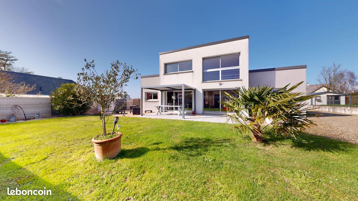 Maison 7 pièces 165 m² · à Bréhal · 165 m² · 596 310 €