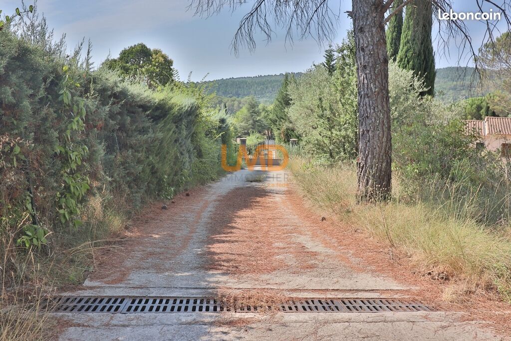 Terrain 1300 m² Le Val · 157 000 €