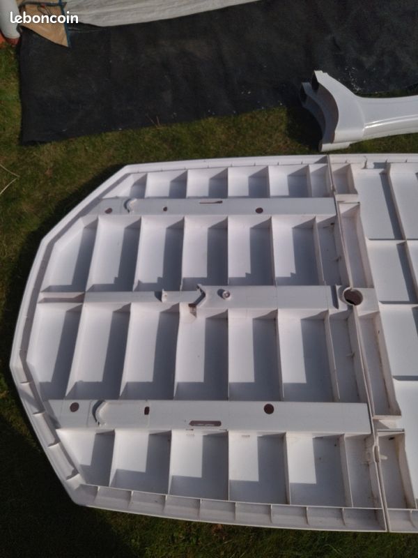 Table blanche de jardin (image 2)