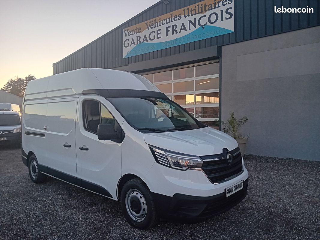 22990 e ht renault trafic 2.0 dci 150 cv 3t l2h2 rampe 3000 kg grand confort (image 2)