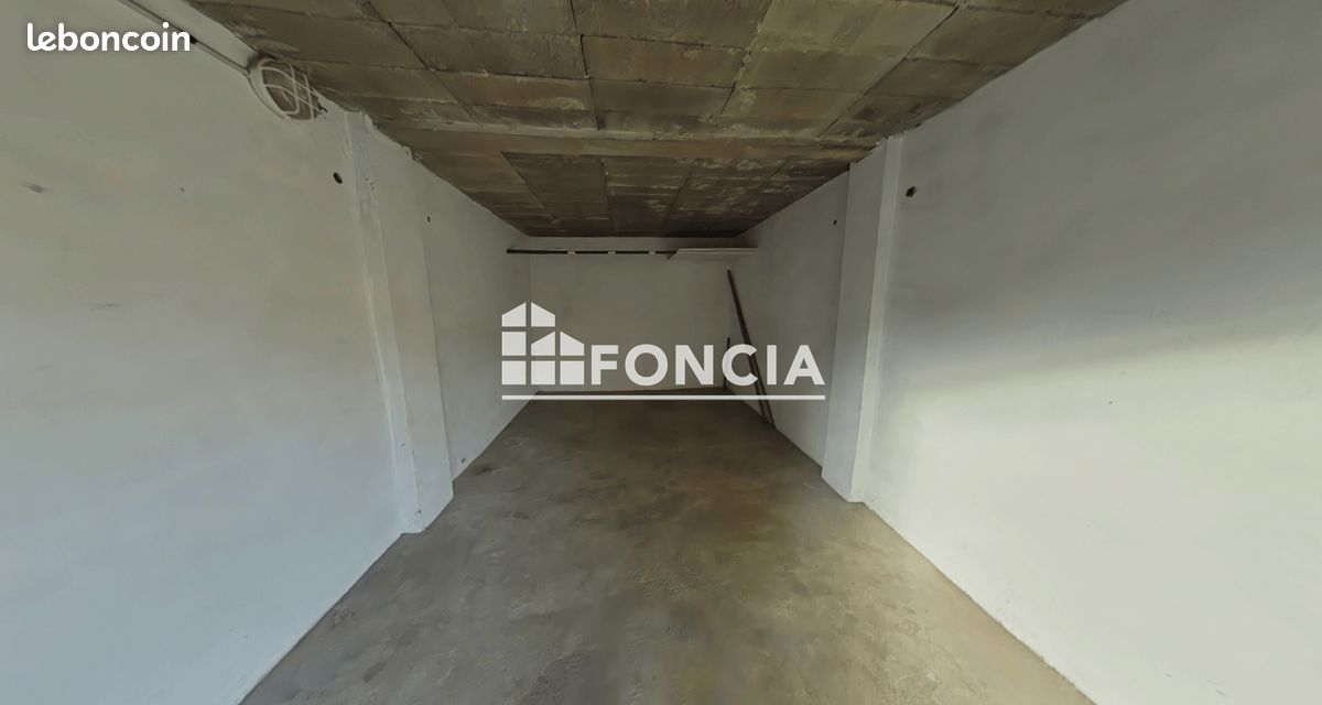 Garage · à Toulon · 110 €/mois