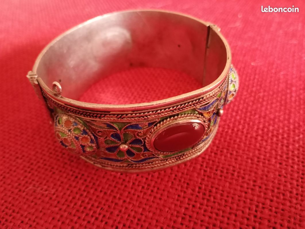 Bracelet Ancien En Or 18 Carats Et Argent Avec Corail - Style Jonc Berbère Moyen-Orient - Occasion