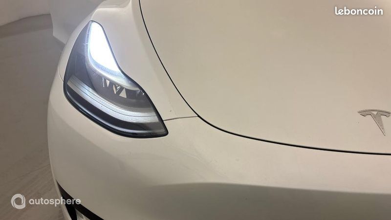 Tesla Model Y Standard RWD (image 17)