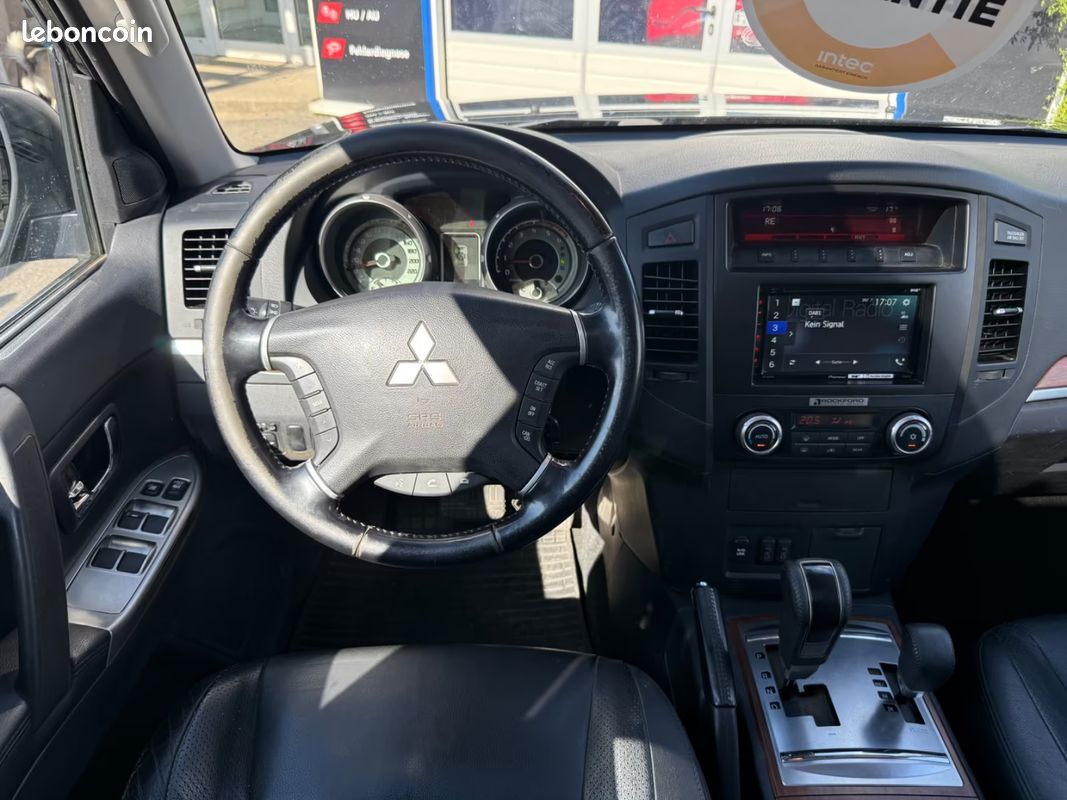 Mitsubishi Pajero 3.2 DI-D 200CH Instyle - Carnet D'entretien Complet Mitsubishi - 4X4 - Toit Ouvrant - Attelage - Caméra - Régulateur - 180000KM (image 3)