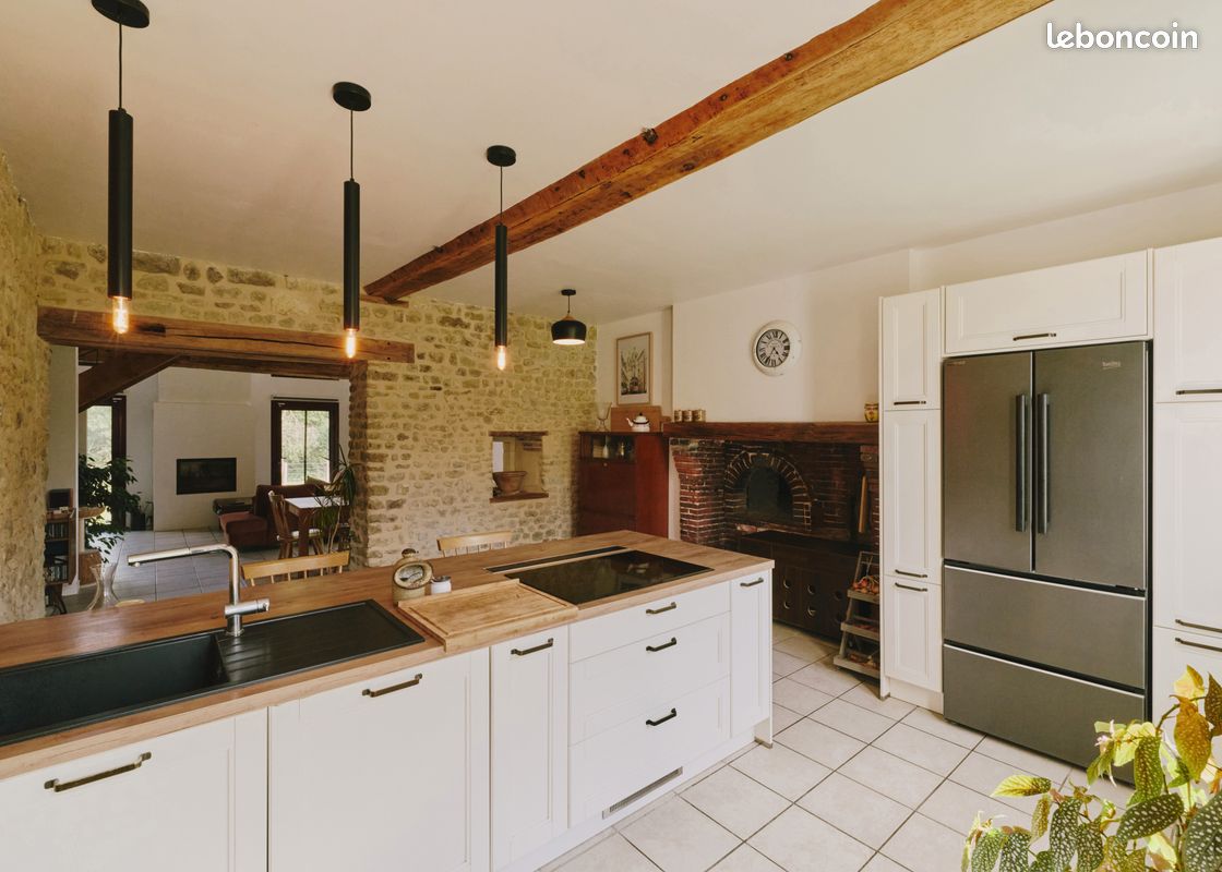 Maison 9 pièces 210 m² · à Champeaux-sur-Sarthe · 210 m² · 1 550 €/mois