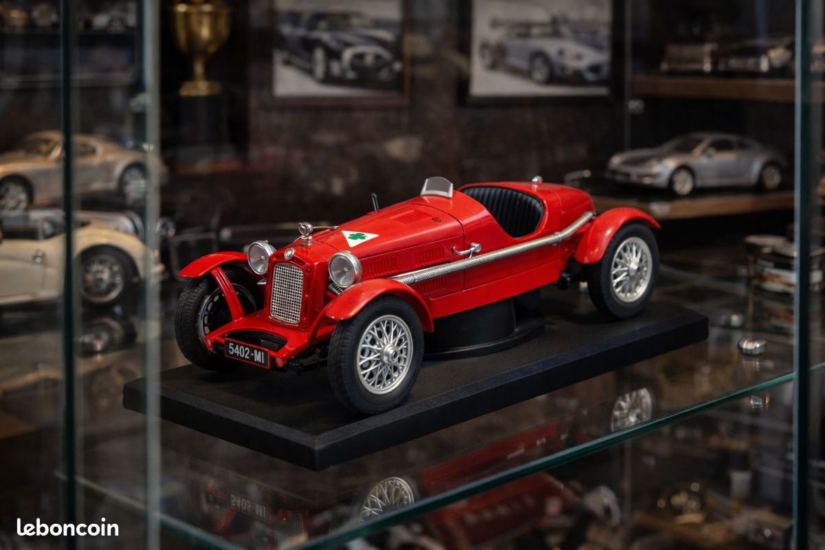 7& Alfa Roméo 8C Compétizione rouge métal 1/18 Burago
