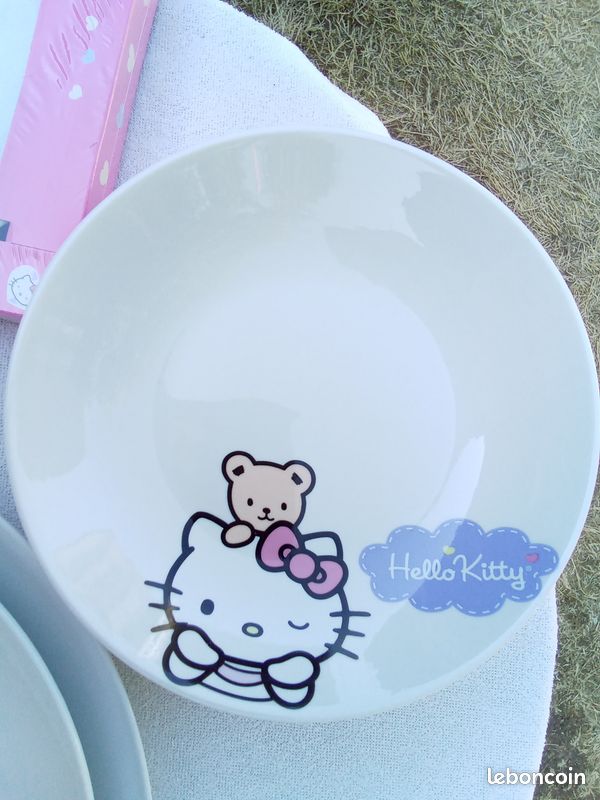 Lot de vaisselle Hello Kitty Party neuf vintage (image 3)