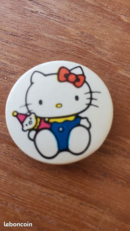 2 broches badges Hello Kitty vintage années 1990 (image 3)