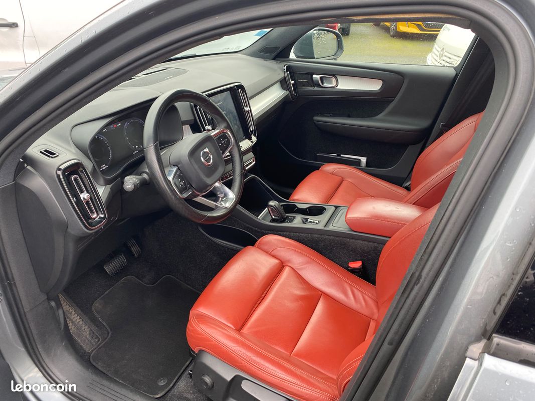 VOLVO XC40 D4 AWD AdBlue 190 ch Geartronic 8 Momentum (image 4)